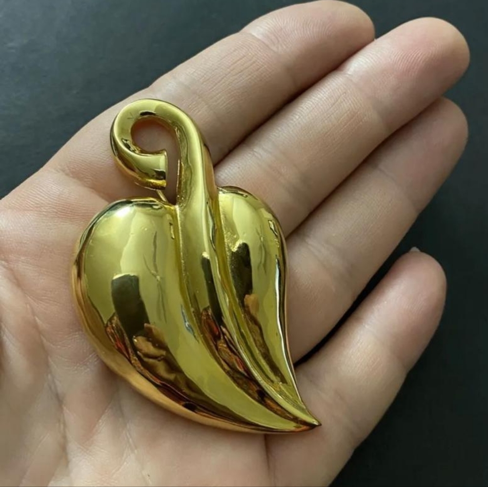 Vintage KARL LAGERFELD LEAF  Brooch  Gold Tone Metal